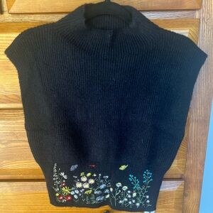 NWT Commense Sleeveless Sweater with Colorful Floral Embroidery